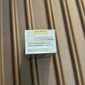 IT cosmetics confidence in an EYE cream —0.5oz